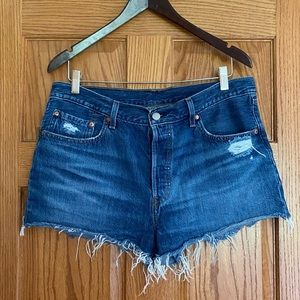501 LEVI - Dark Wash High Rise Distressed Denim Shorts - Size 32